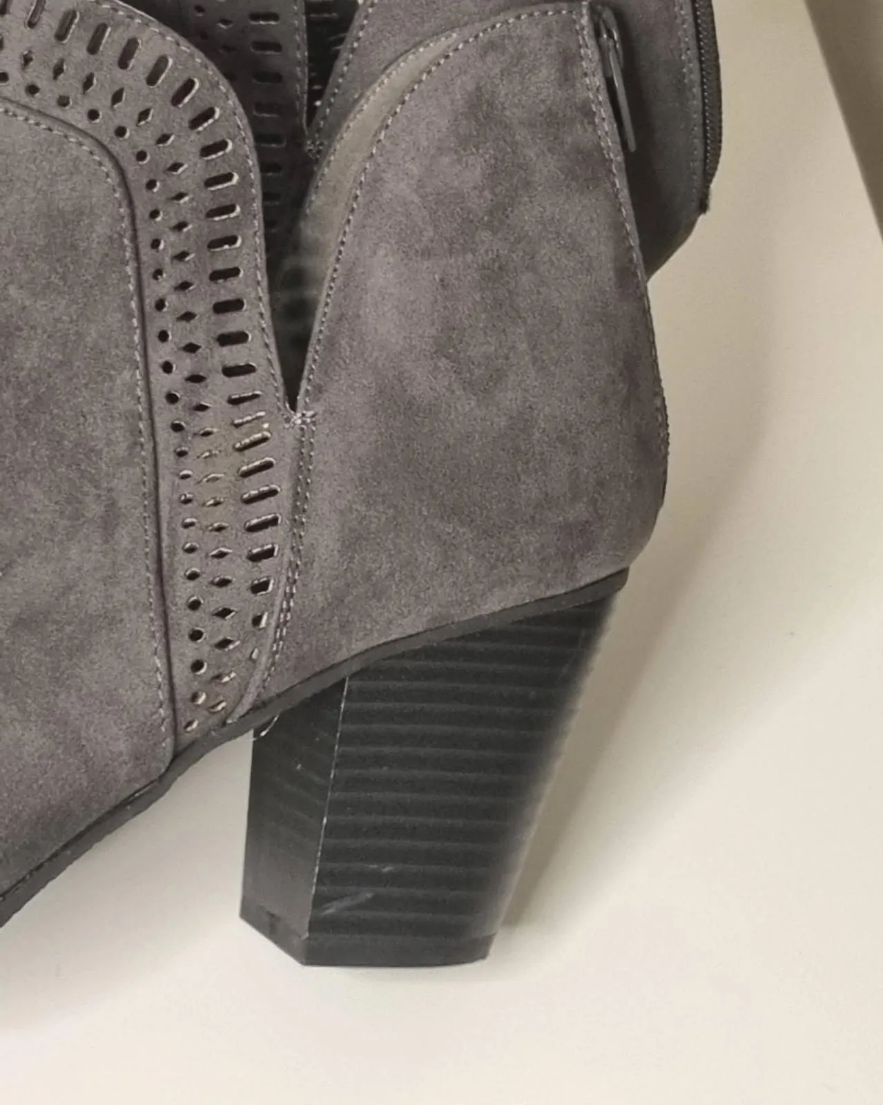 Grey cutout ankle boots – photo 4