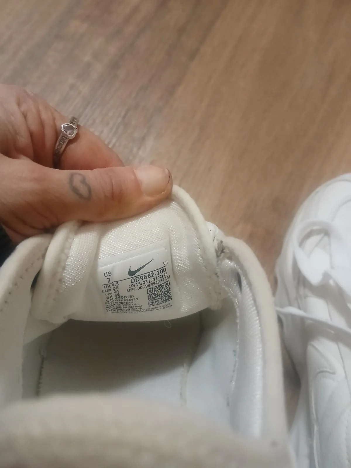 Nike TC 7900 Sail Women's Lifestyle Sneakers size 7 – photo 2