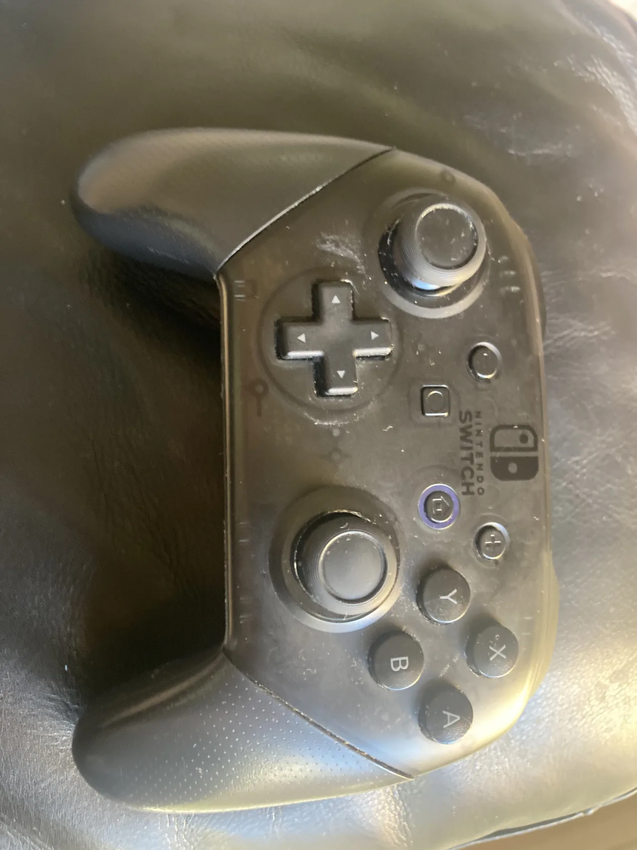 Nintendo Switch 1, Pro Controller, 2 Docks, 4 Joy-Con Straps, 1 Game and more! — photo 4