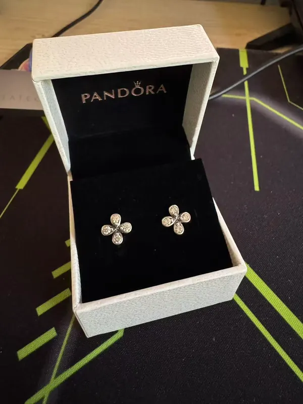 Pandora Daisy Flower Stud Earrings