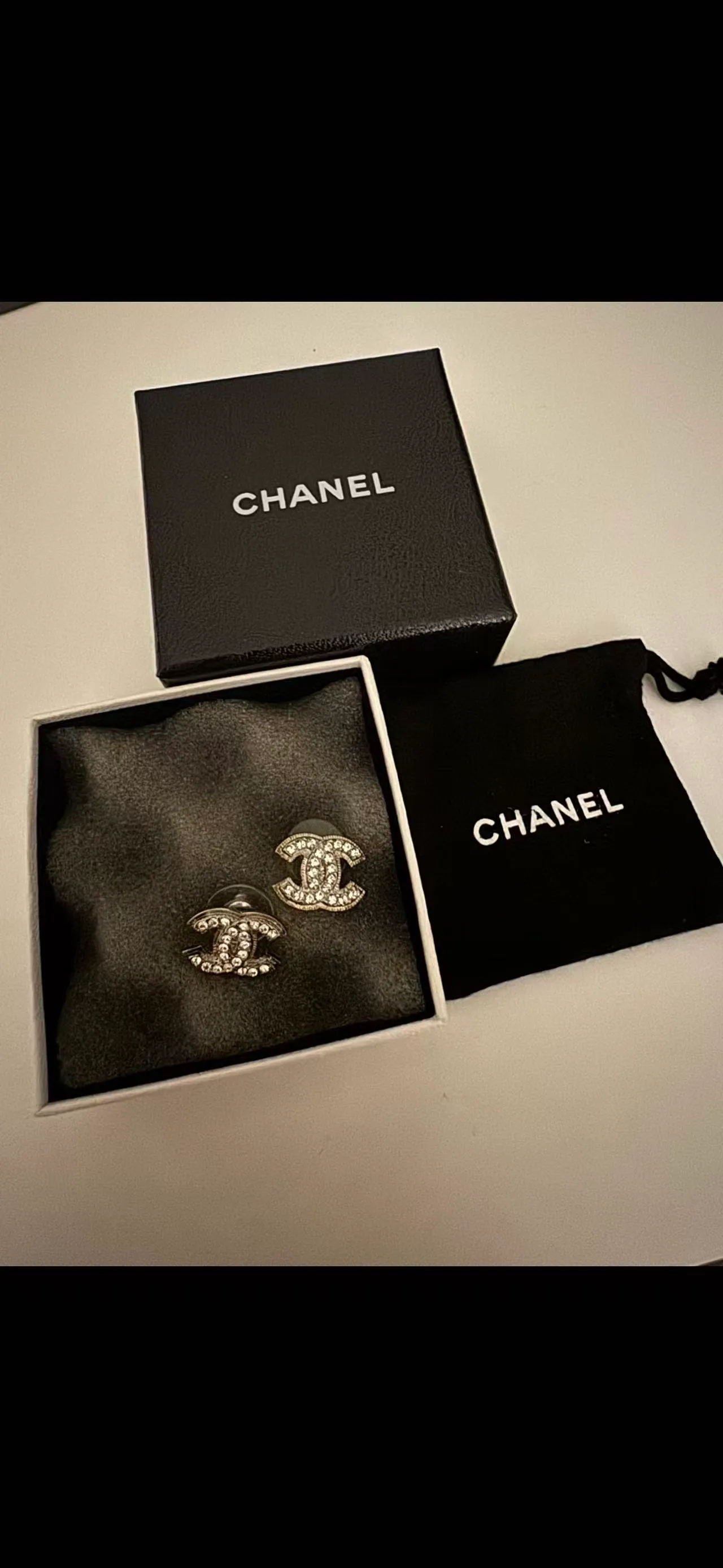 Chanel CC Crystal Stud Earrings – Excellent Condition — photo 3