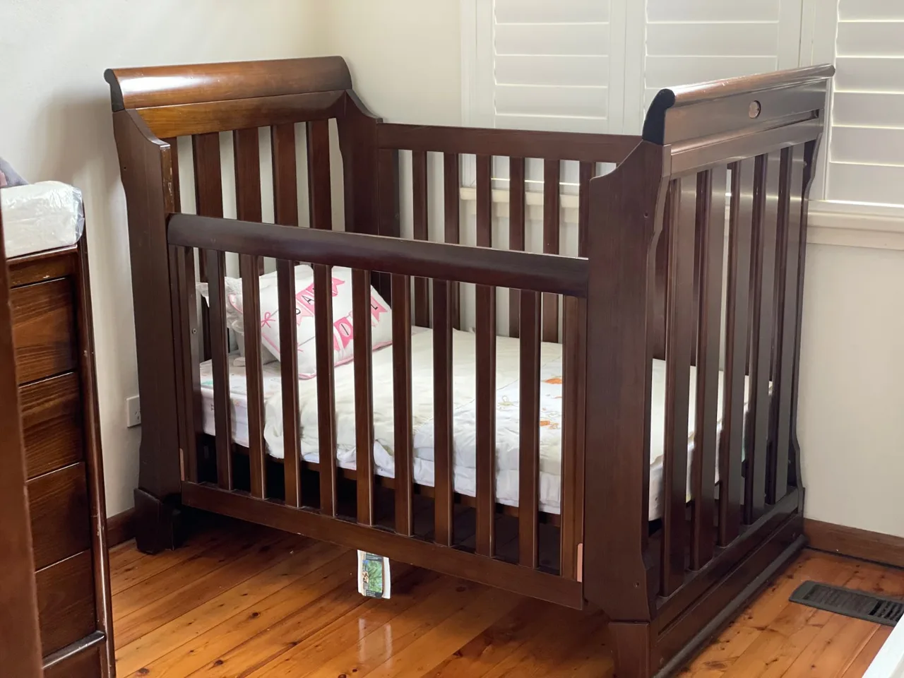 Boori Cot with change table – photo 4
