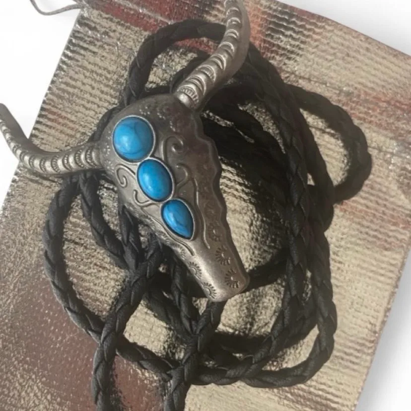 Western Style Bolo Tie Pewter-Tone Bulls Head – photo 4