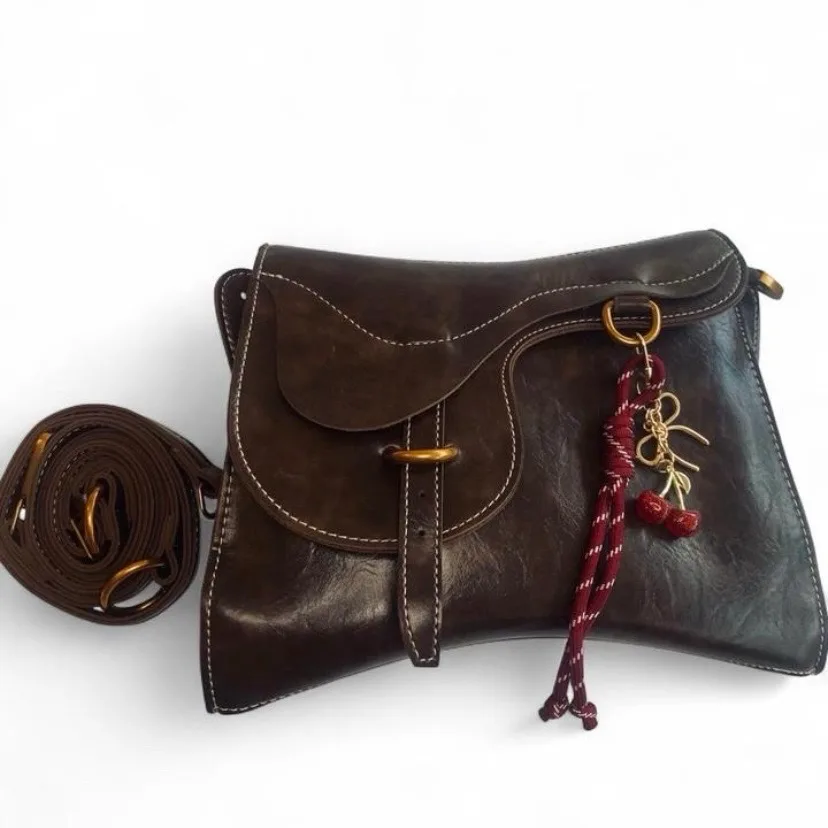 Western-Style Saddle inspired Shoulder Bag – photo 6