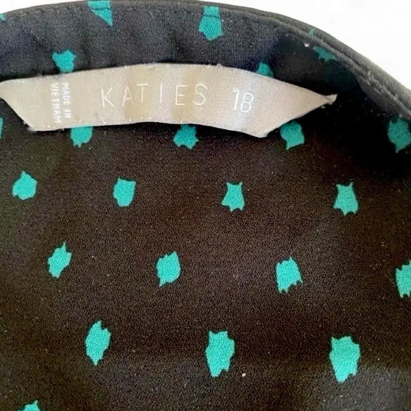 Katies Top 18 Black+ Green Spots – photo 3