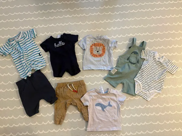 Size 000 baby clothes bundle