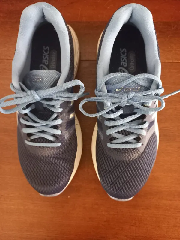 Ladies Asics Sneakers, blue in colour, Size 38