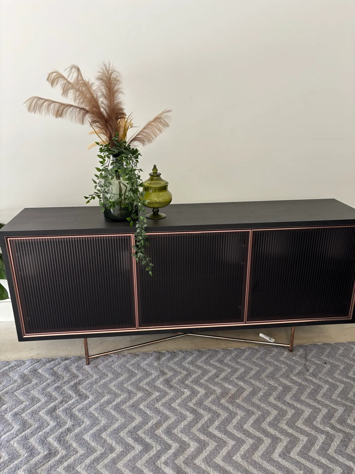 Sideboard — photo 2