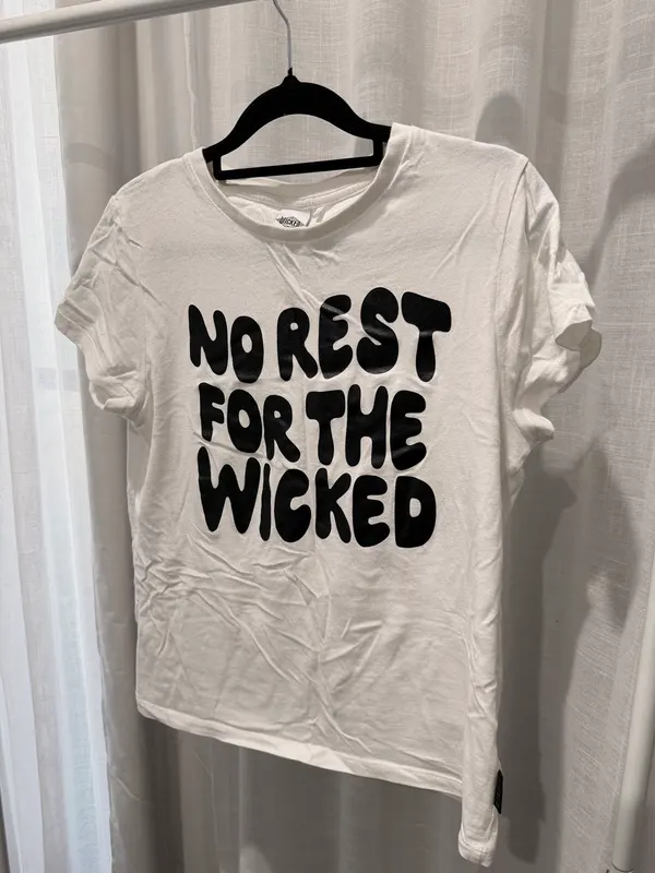 Slogan tee size S