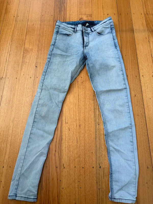Divided stretch skinny jeans size 6