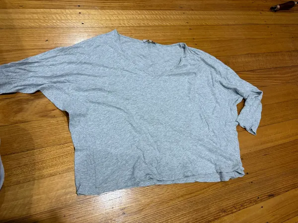 Jag v neck loose fit dolman sleeve top size XS
