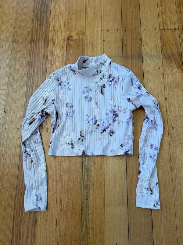 H & M floral ribbed cropped mock size s ASO Enid Sinclair Wednesday