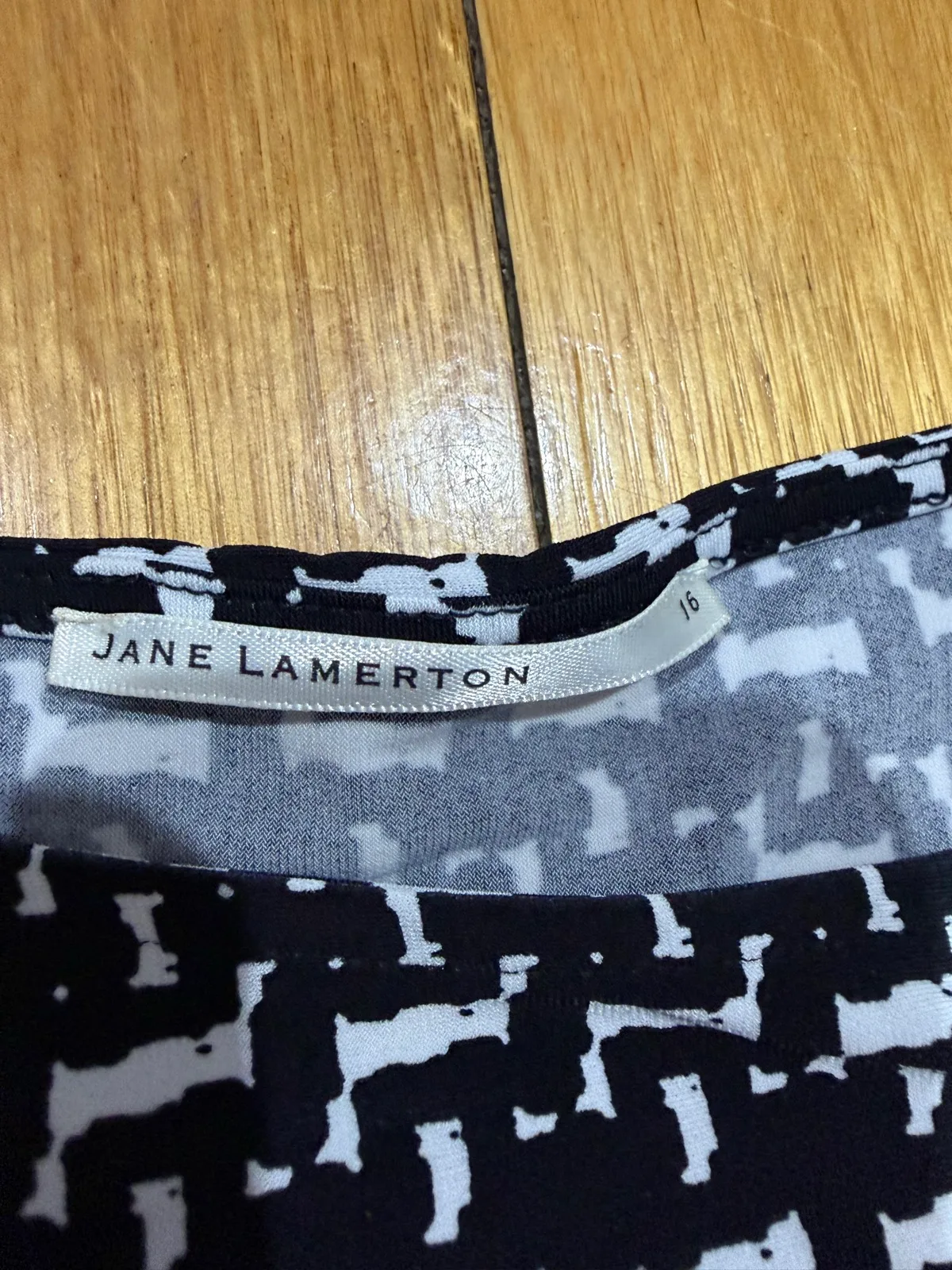 Jane Lamerton size 16 top — photo 2