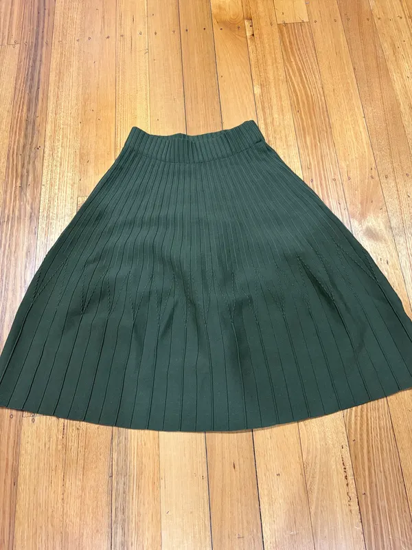 Chemise pleated rib knit midi skirt size 8