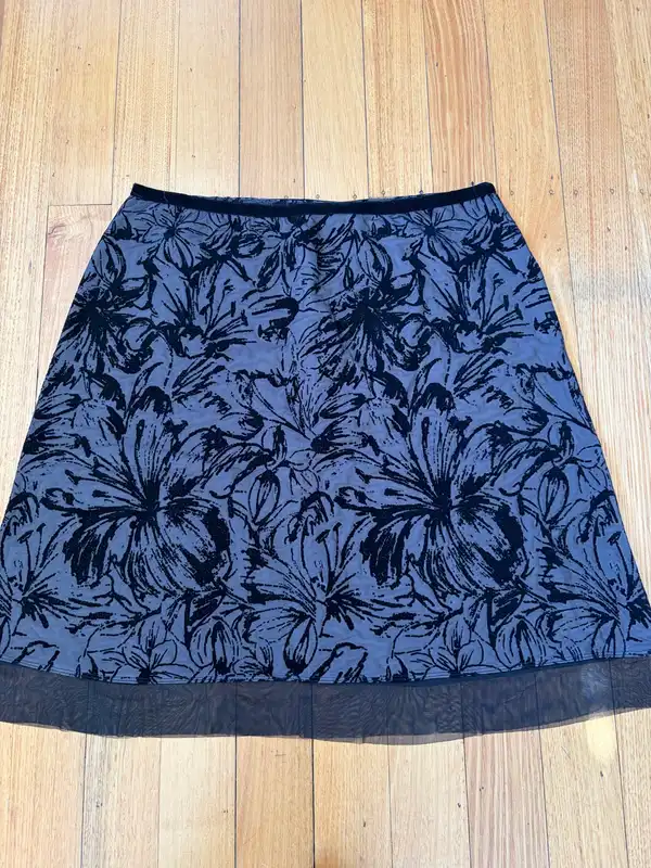 Jacqui E floral velvet skirt size XL