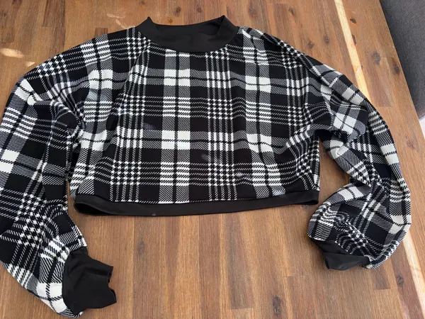 CBR plaid cropped sweatshirt size m
