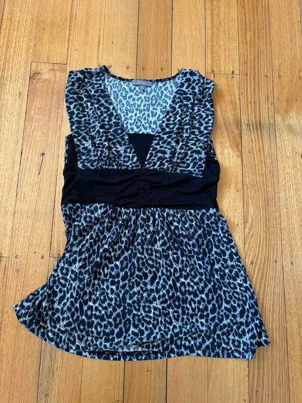 Katies sleeveless leopard top size s