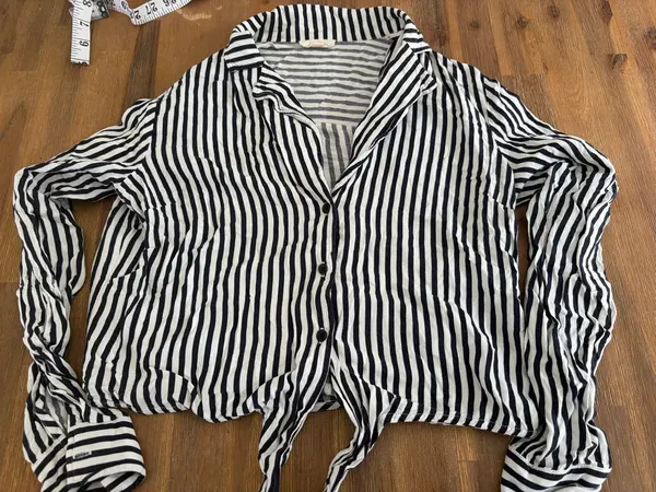 Lily loves tie front shirt size 8