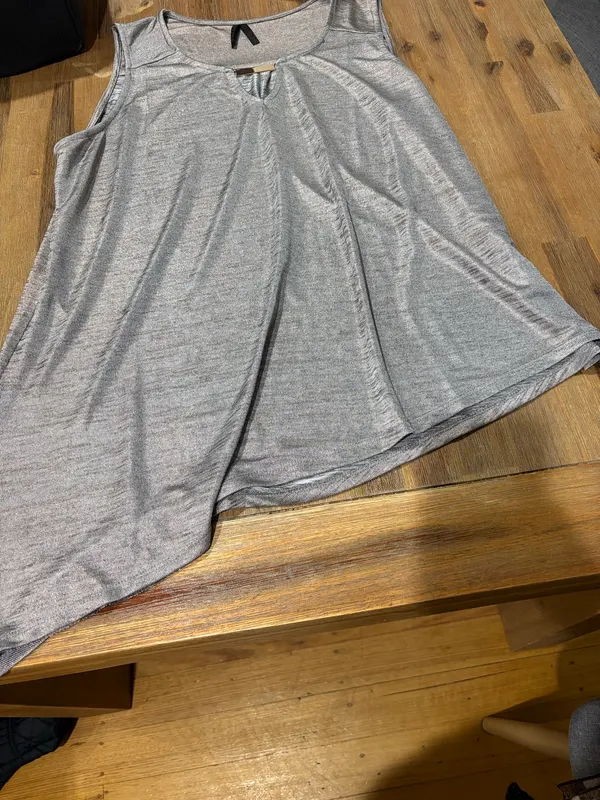 Crossroads sleeveless tank with Metallic sheen size 20