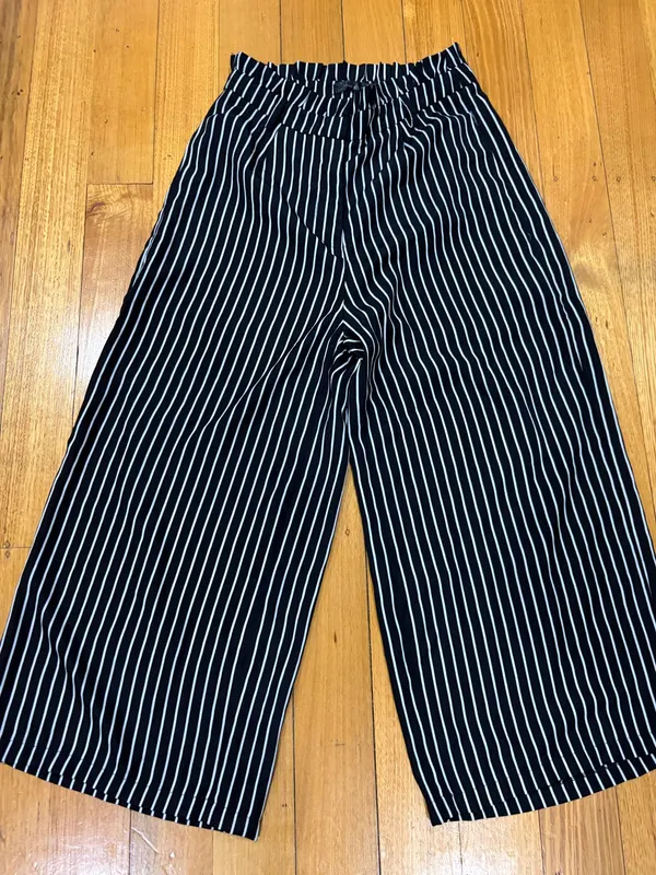 Minx black and white culottes size 10