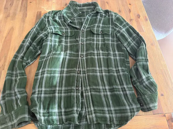 Uniqlo green and white shirt size XS