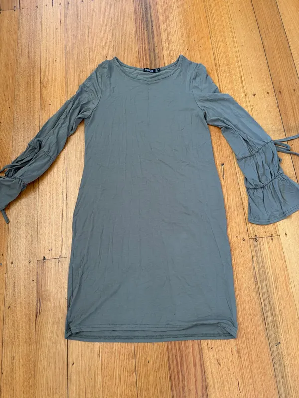 Boohoo khaki green shift dress size 8
