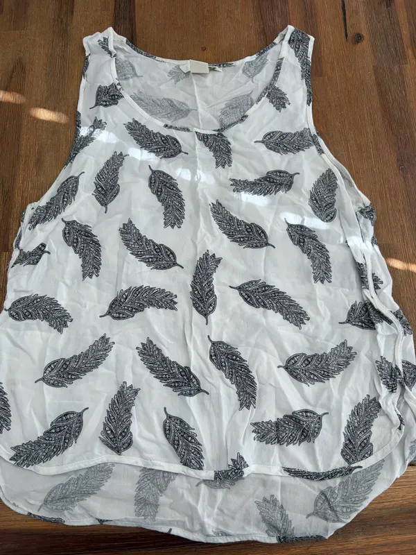 H & M sleeveless scoop neck top size 6