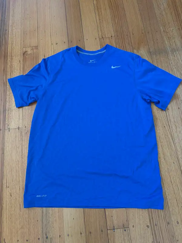 Nike dry fit fitness tee size L