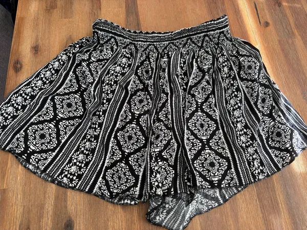 Cotton on flippy shorts size m