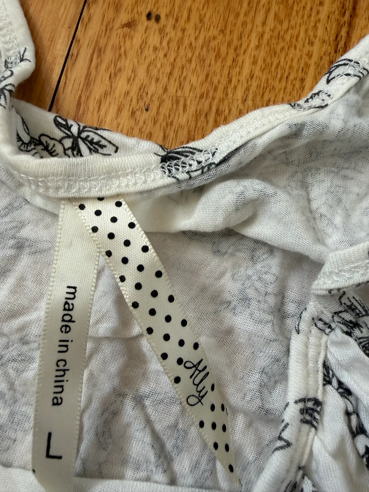 Ally black and white patterned cami size l – photo 2