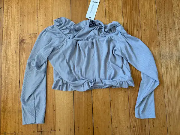 Boohoo off shoulder crop top size 18