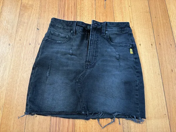 Bettina liano washed black denim mini skirt size 6