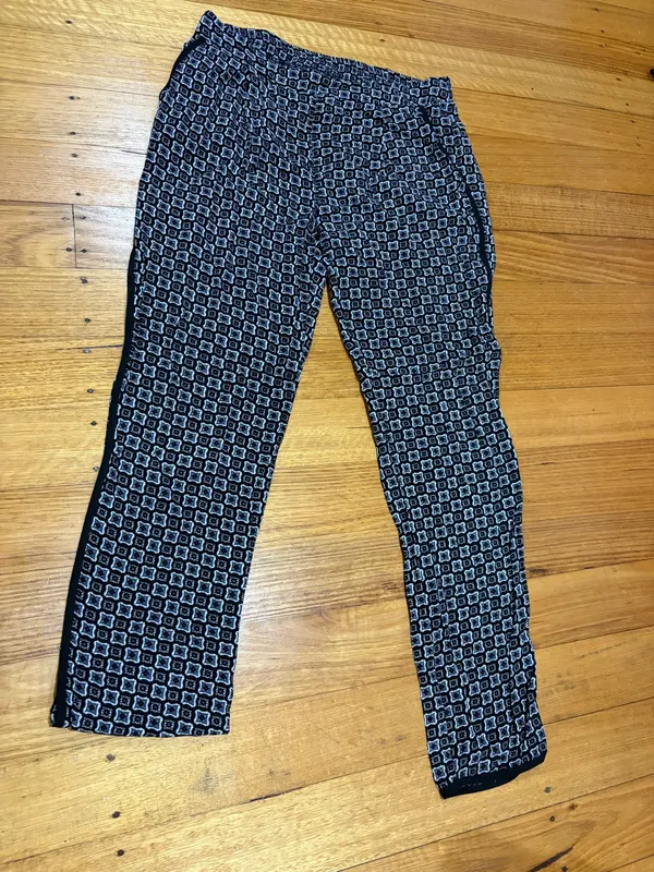 Stella geometric patterned pull on pants size 10