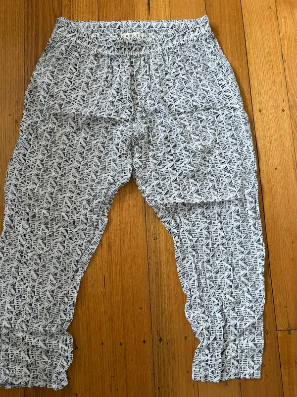 Cable printed pull on pants size s