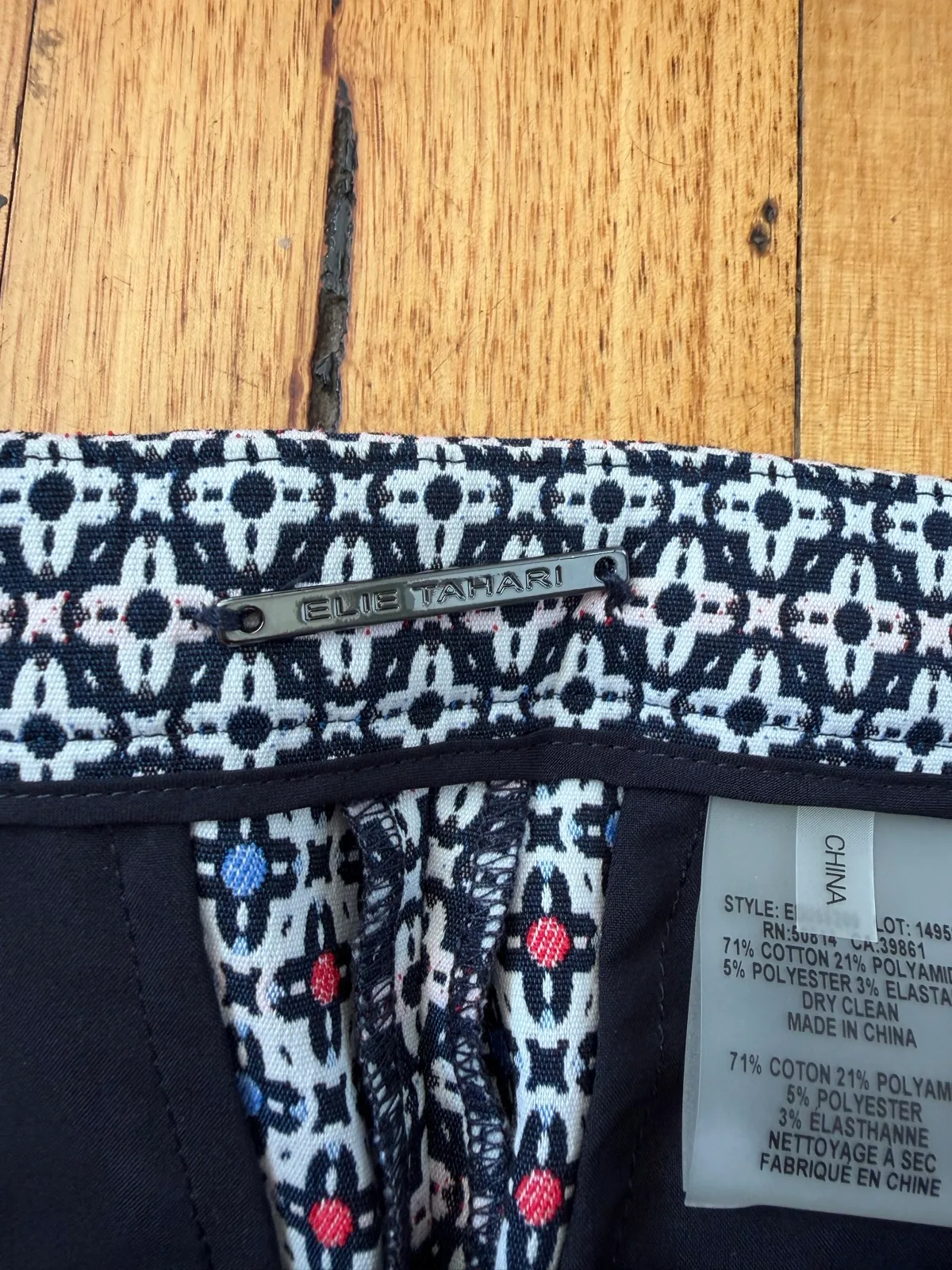 Elle Tahari ankle pants no size but 6 to 8 – photo 3