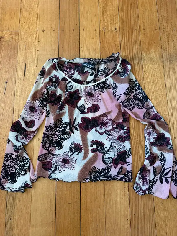 Vintage spooky floral mesh sheer ruffle round neck flared sleeve crop top size m