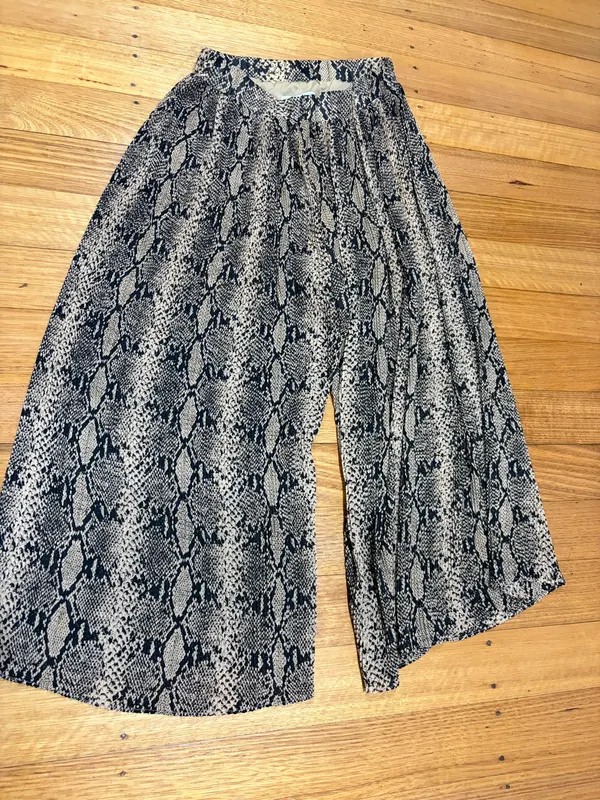 Whyte valentine high waisted wide leg pants size 8