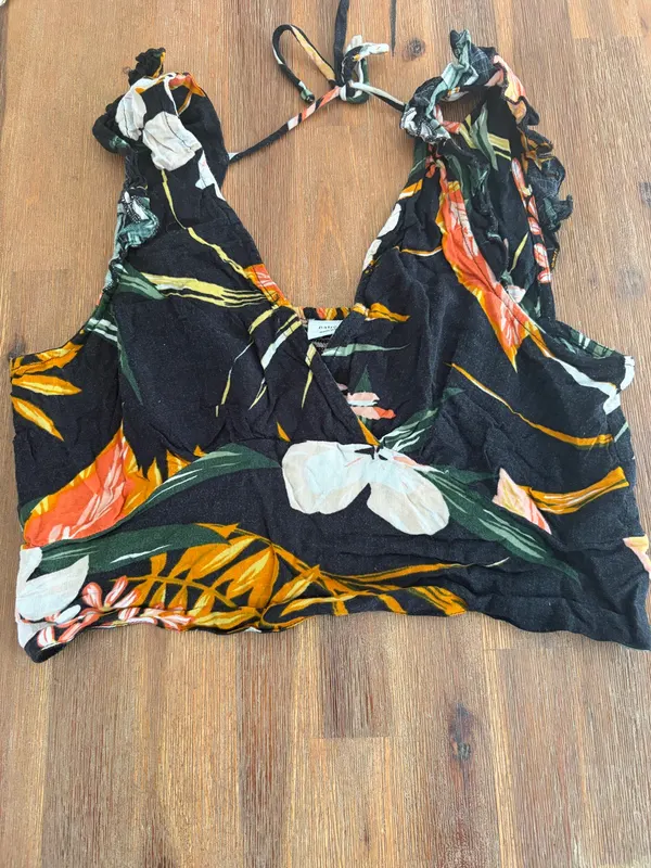 Patrons of peace crop top size s