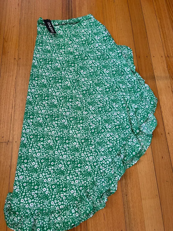 Boohoo ditsy floral ruffle wrap skirt size 10