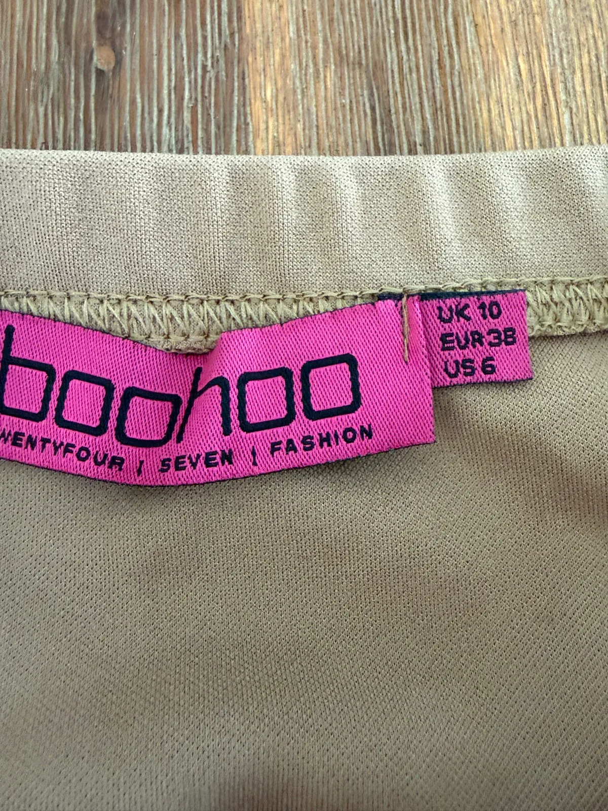 Boohoo v skirt size 10 — photo 3