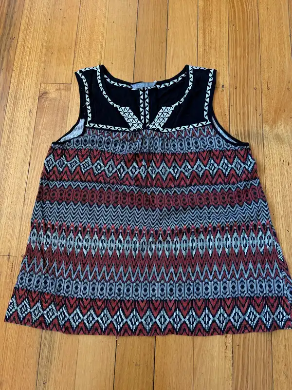 Katies geometric print sleeveless top size xl