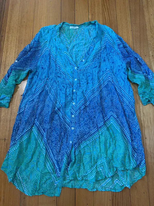 Sun and sand resort style cover up size 18