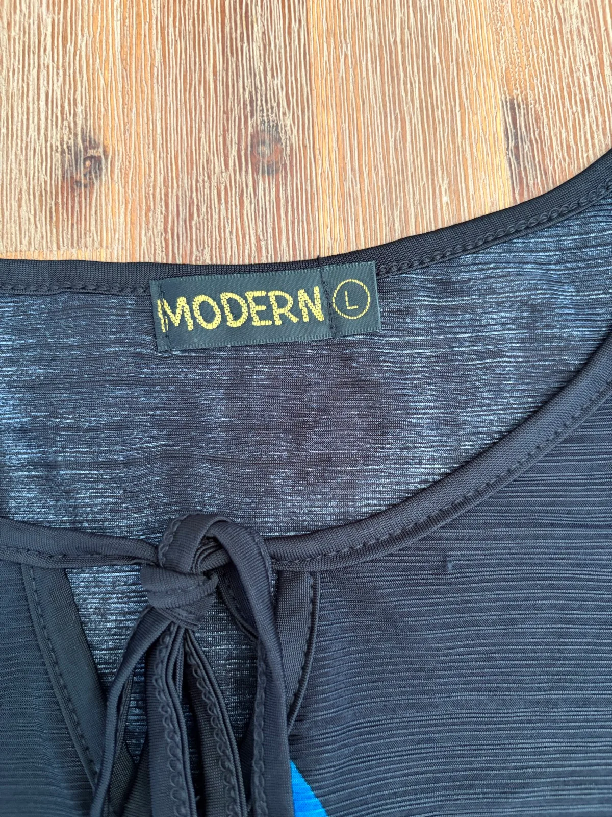 Modern top with tie neck detail size L – photo 2
