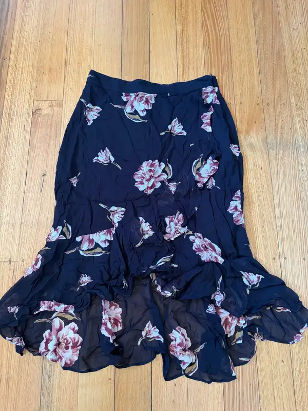 Witchery black floral ruffled hem midi skirt size 12