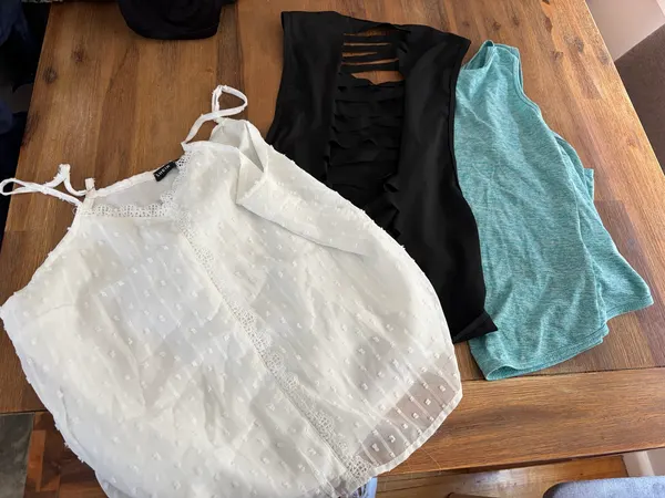 Bundle of 3 Shein tops size m