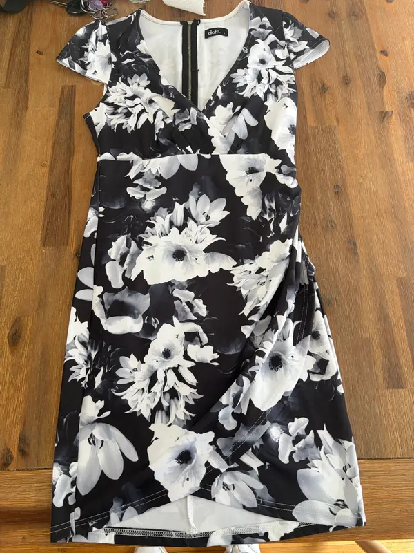 Dotti black and white floral dress size 8