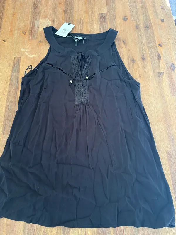 Table eight sleeveless lace trim top size 12 BNWT
