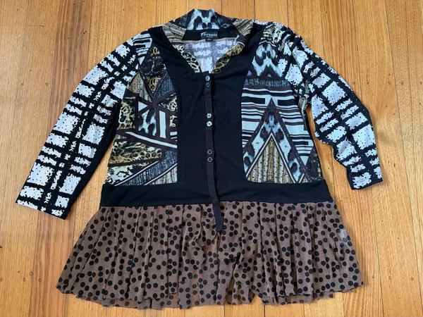 Threadz mixed print long sleeve top size m