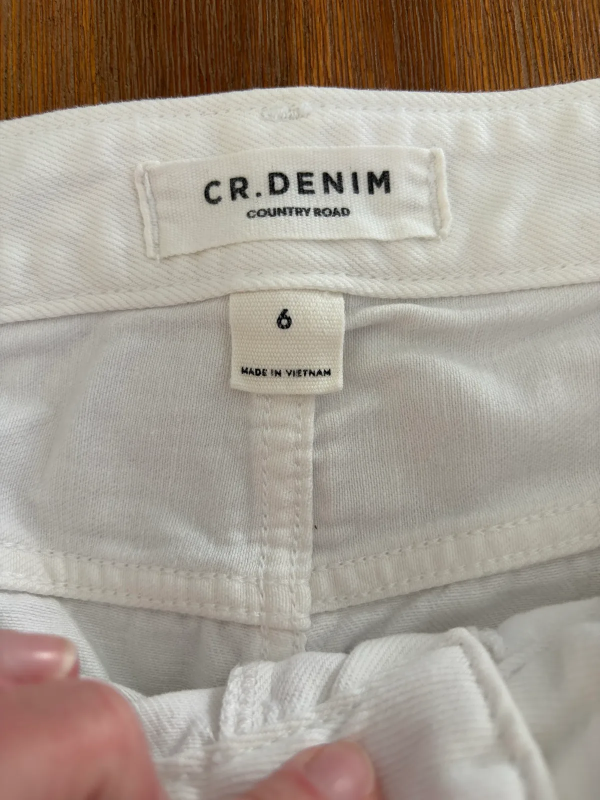 Country road white denim shorts size 6 – photo 2