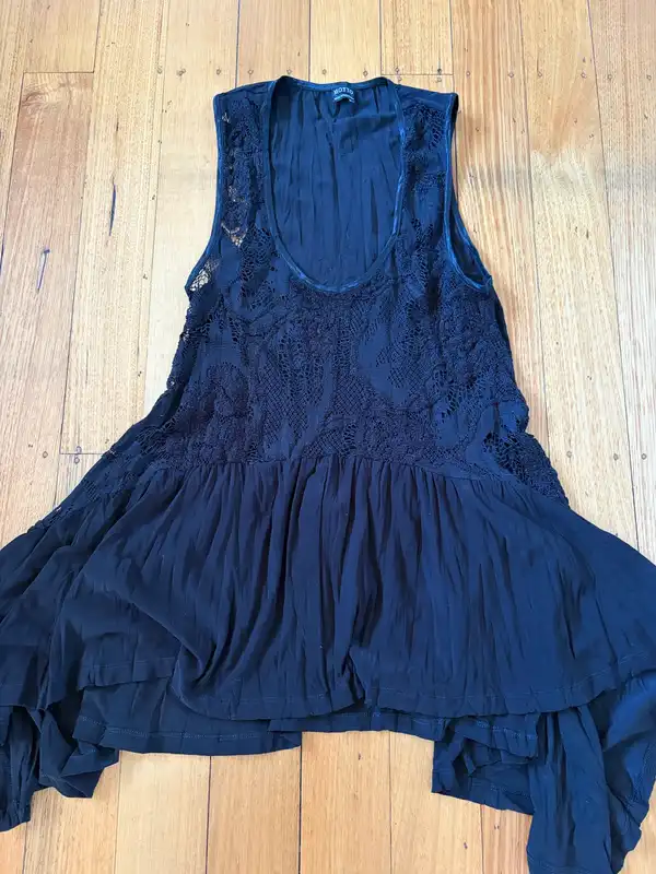 Motto lace babydoll sleeveless tunic size 6